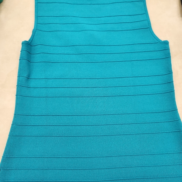 Tourquoise Sleeveless Blouse - Picture 2 of 5